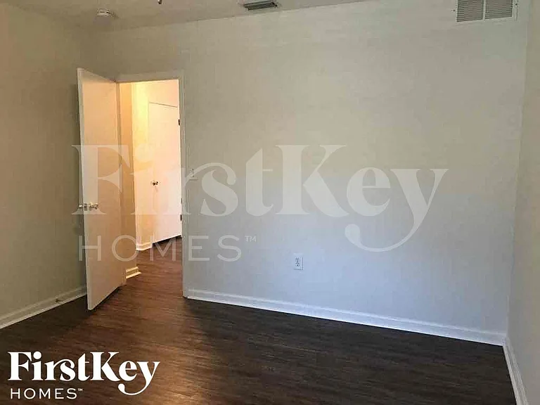 833 Wee Burn St — Photo 15