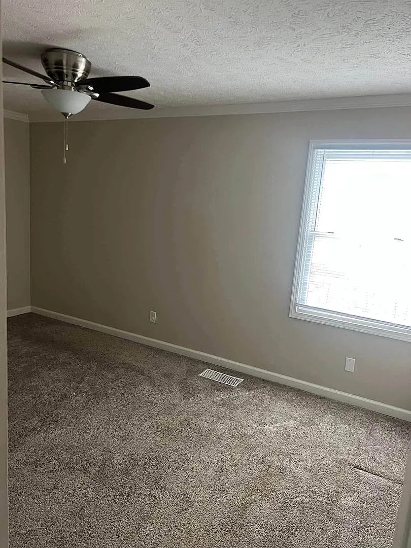 3 Bed 1.5 Bath! — Photo 4