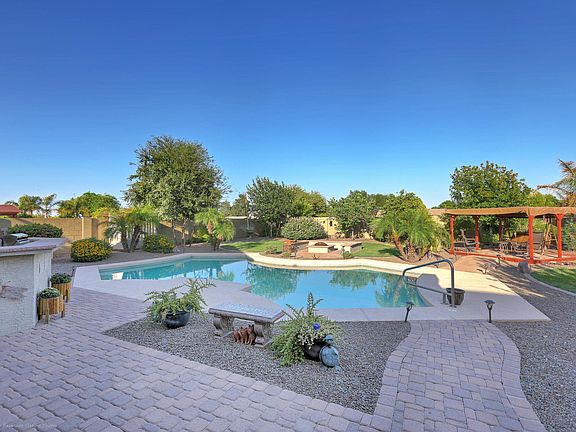 4th image of 8353 N 179th Dr
