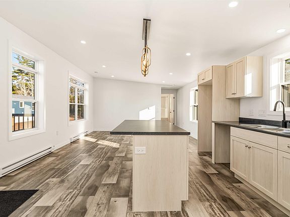 5th image of 8 Pebble Lane West St