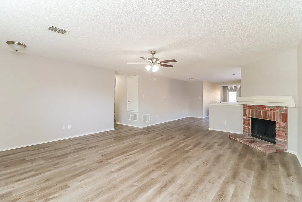 3 bed, 2.0 bath, 1860 sqft, $2,210 — Photo 4