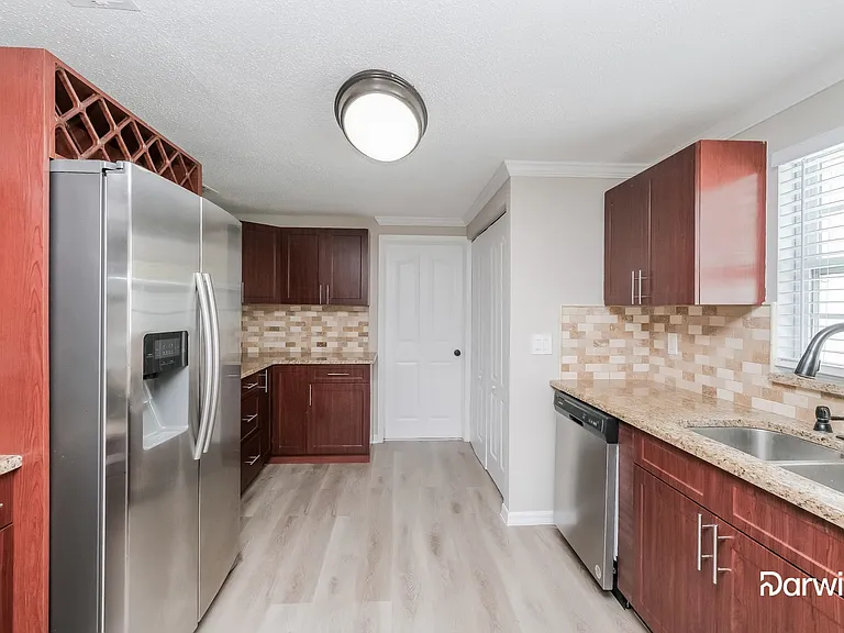 12401 Kiwi Ave — Photo 2