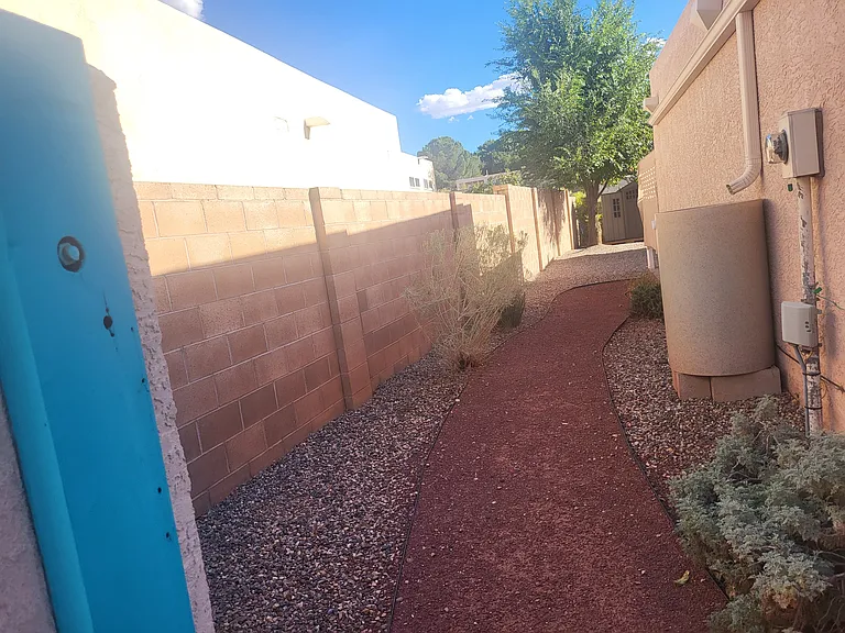 8910 Chambers Pl NE — Photo 34
