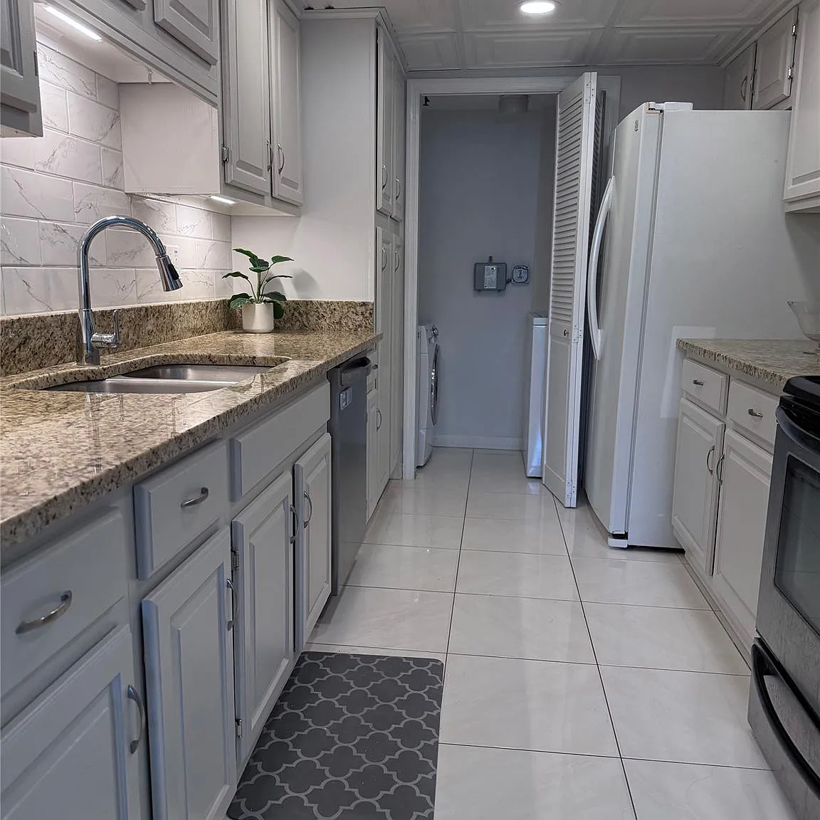 2 bed, 2.0 bath, 1315 sqft, $3,850 — Photo 2