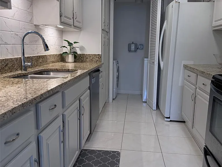 859 Jeffery St #1040 — Photo 2