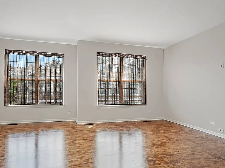 546 Declaration Ln — Photo 2
