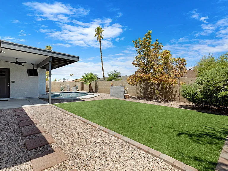 2500 E Hermosa Dr — Photo 30