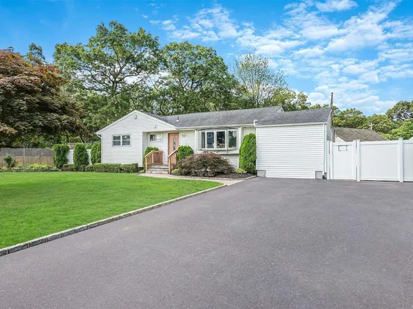 8 Zeus, Brentwood, NY 11717