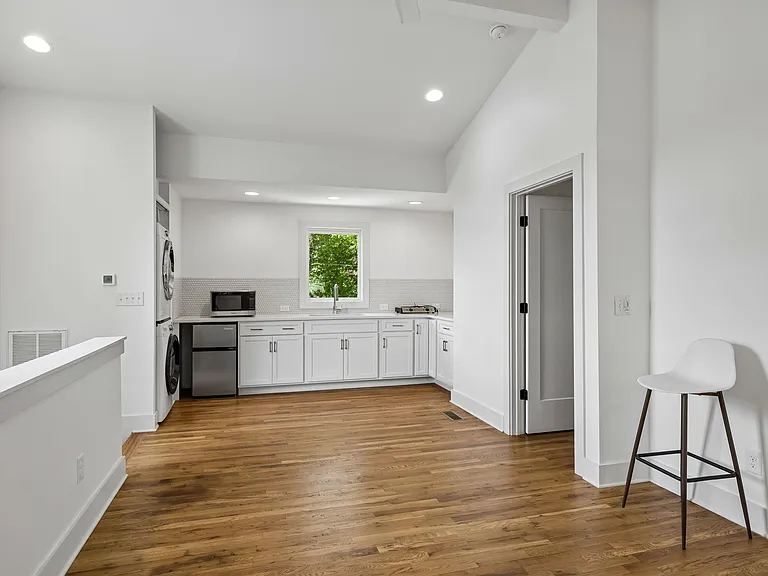 1011 Bate Ave — Photo 32