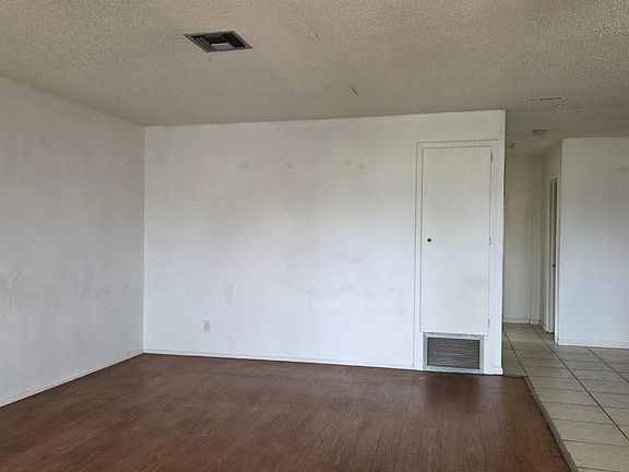 3rd image of 5020 Frink Ave