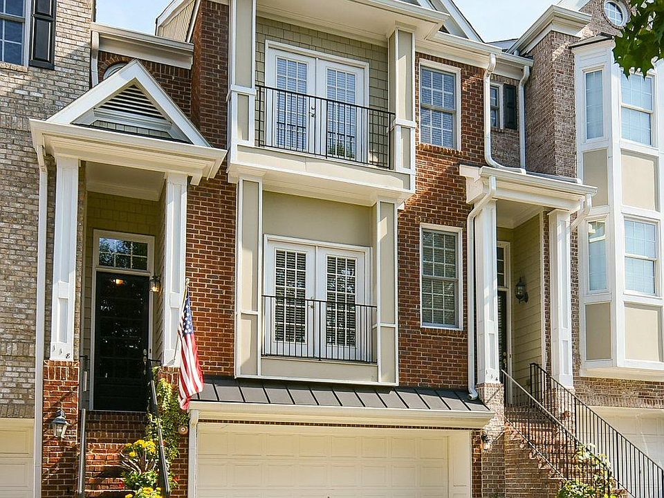 1st image of 118 McLaren Gates Dr