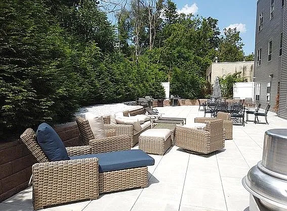 39 Cornelison Ave — Photo 3