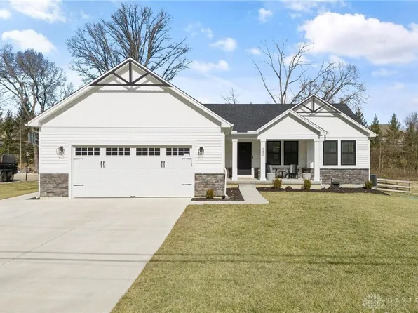 3656 Cedarwood Ln, Dayton, OH 45430