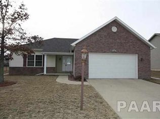 1407 Saddle Brook Ln, Metamora, IL 61548