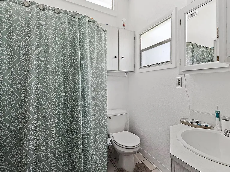 307 W University Blvd — Photo 16