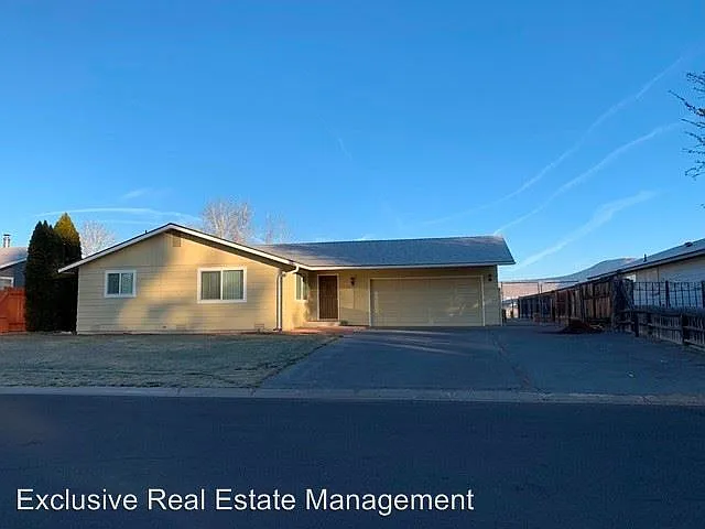 5049 Laurelwood Dr photo 1