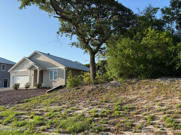 100 Evergreen Lane, Pine Knoll Shores, NC 28512