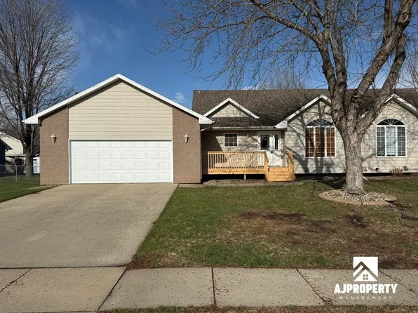 911 S Colleen Ln, Sioux Falls, SD 57106