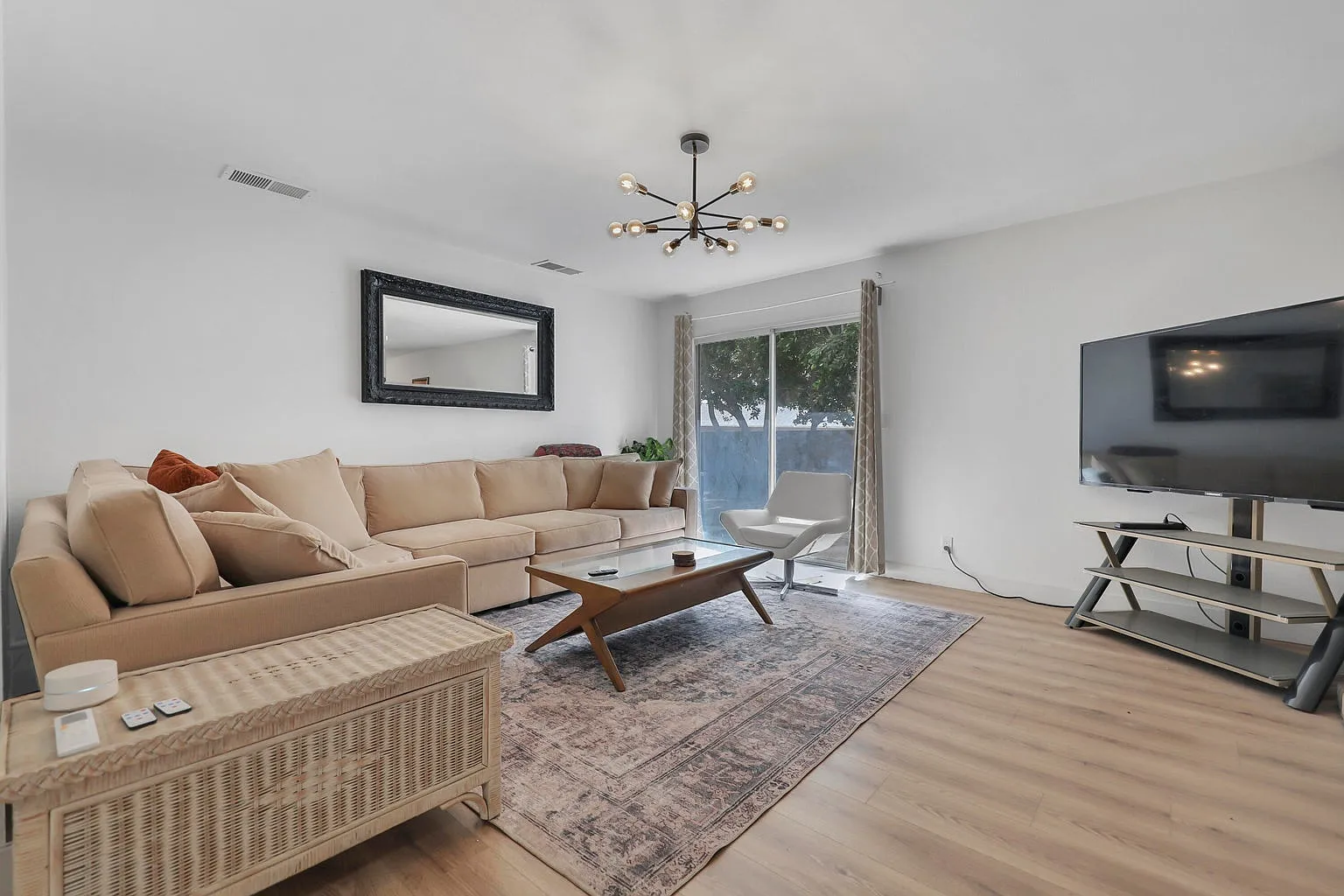 3 bed, 1402 sqft, $2,600 — Photo 4