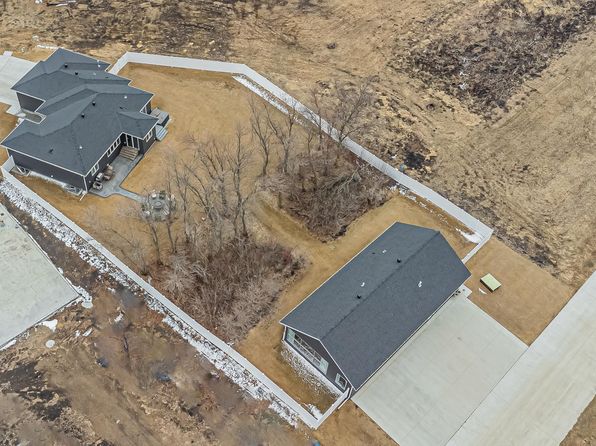 5881 31st St S, Fargo, ND 58104