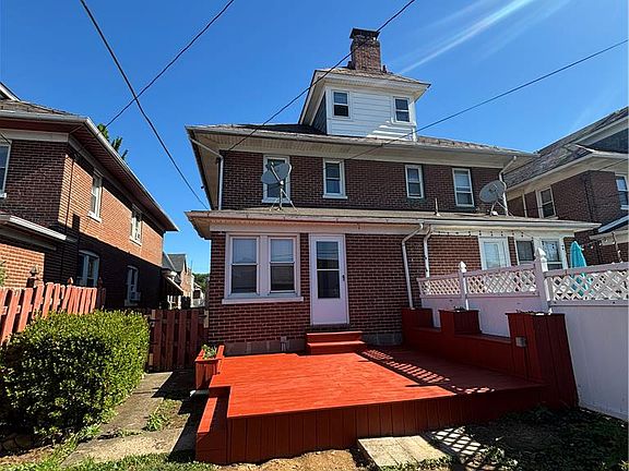 3rd image of 2238 Fairview Ave