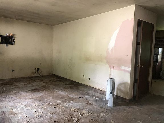 3rd image of 2734 Brandeis Dr