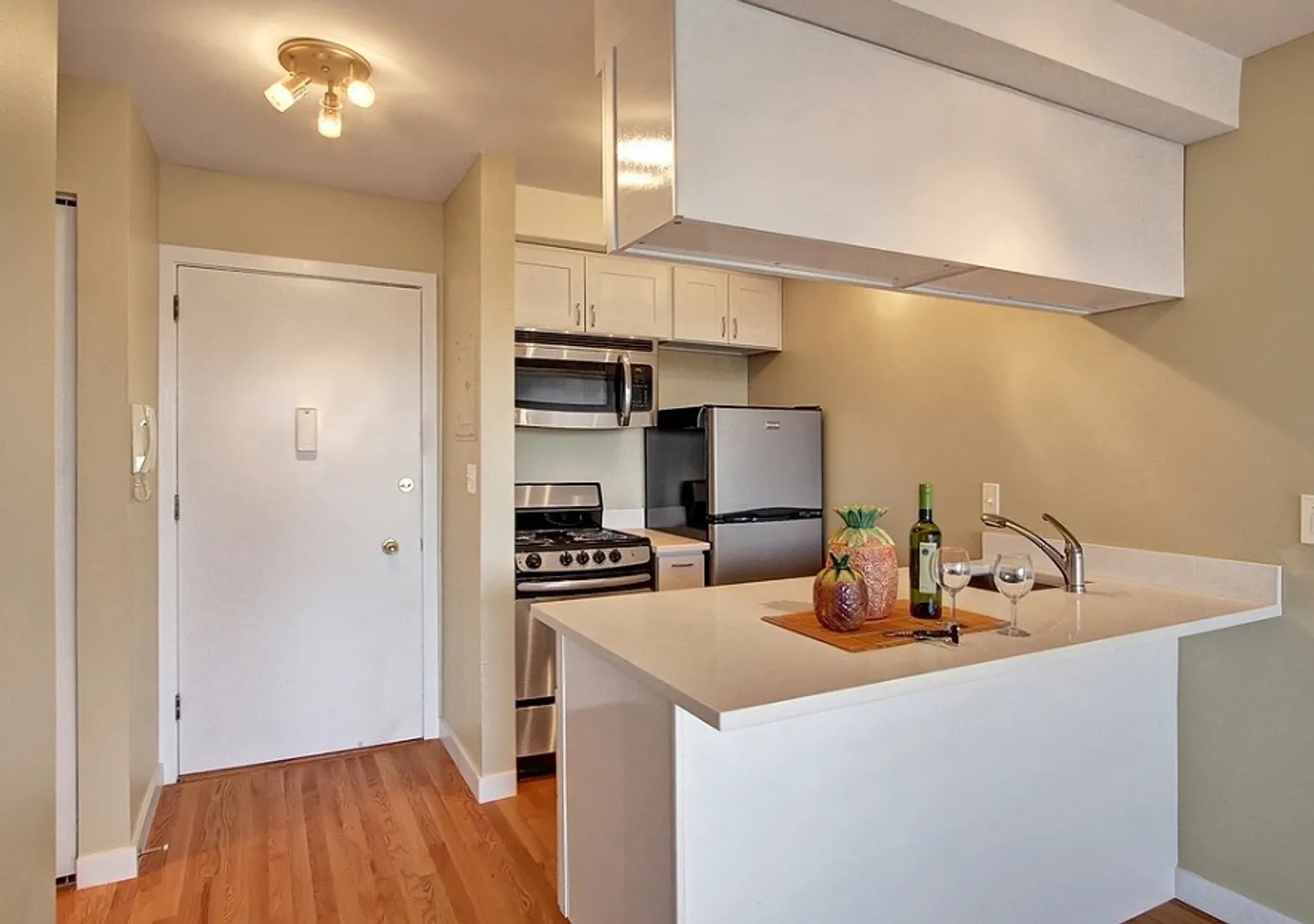 1221 Apartments — Photo 2