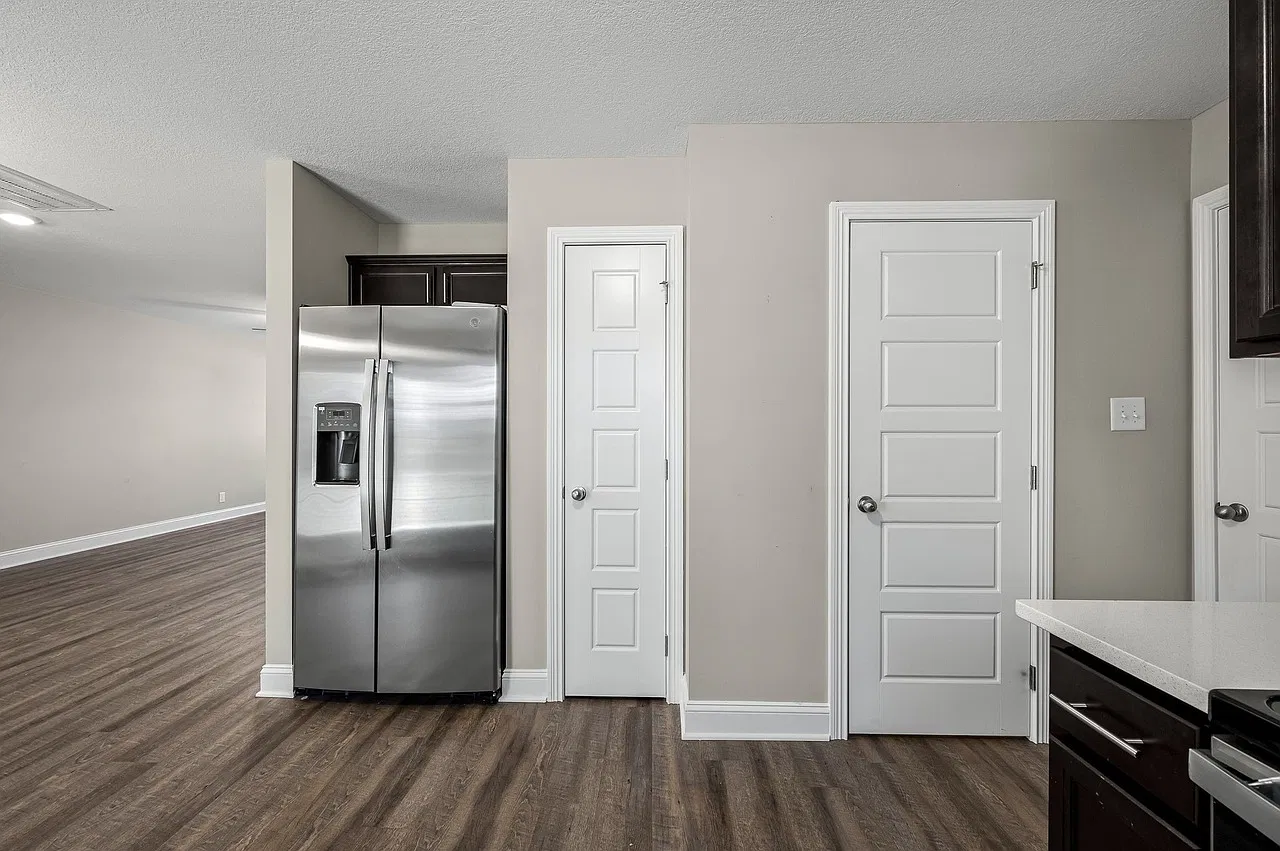 3 bed, 2.5 bath, 1758 sqft, $2,100 — Photo 3
