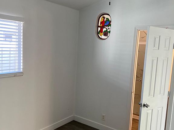 3rd image of 1616 E Grand Ave