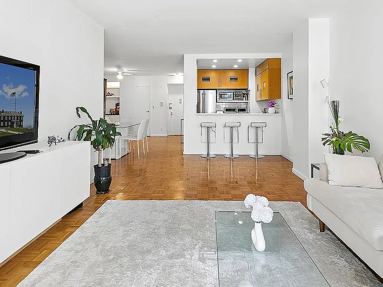 153 E 87th St #4D — Photo 3