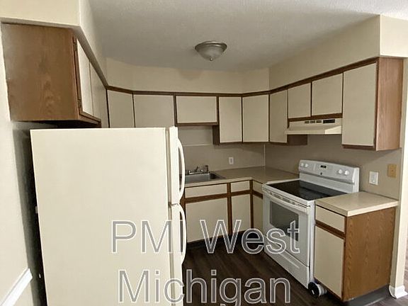 4th image of 6065 In The Pines Dr SE