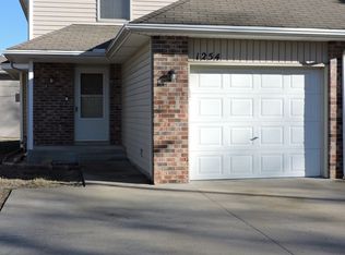 1254 SW Burnett Rd, Topeka, KS 66604