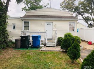 73 Russell St, Woodbridge, NJ 07095