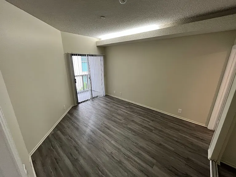 747 Gayley Ave — Photo 49