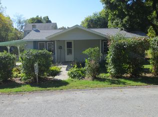 8 Eldridge Ln, Red Hook, NY 12571