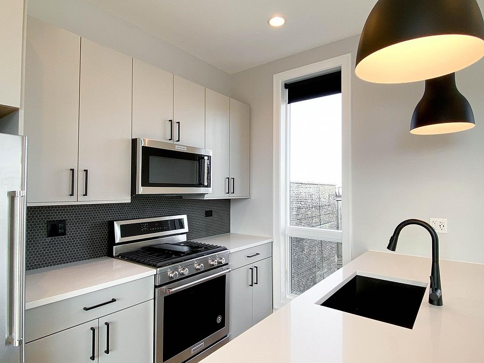 1st image of 1050 W Cornelia Ave #3N