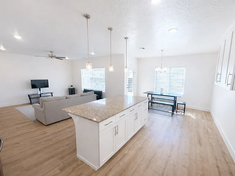 539 S Stewart Creek Cv — Photo 6