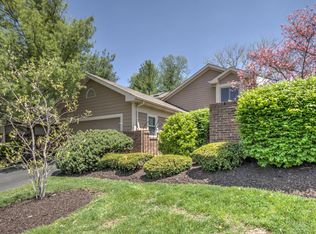 1052 King Henry Ct, Saint Louis, MO 63146