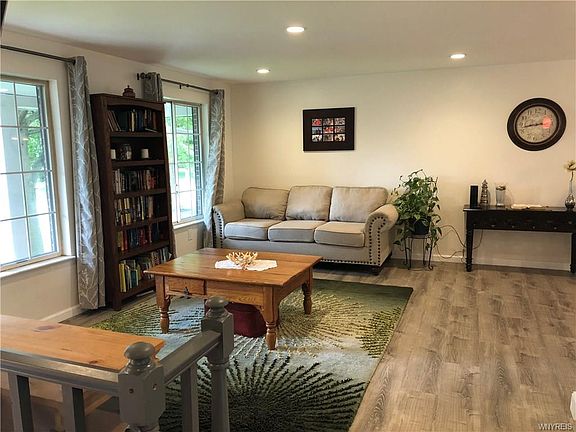 3rd image of 38 Regalwood Dr