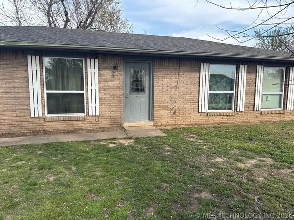 305 Green Meadow Dr, Inola, OK 74036