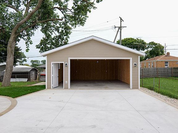 3rd image of 4621 39th AVENUE