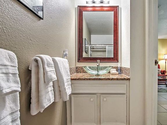 5th image of 2812 N Auburn Ct Unit F103