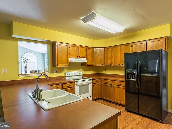 4th image of 38 Settlers Way