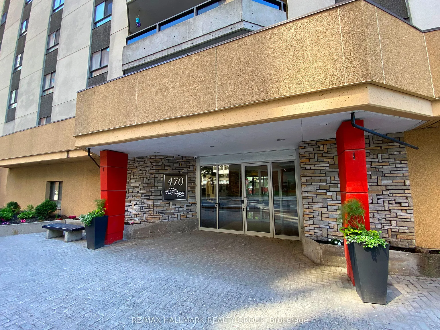 Bay Laurier Place — Photo 2