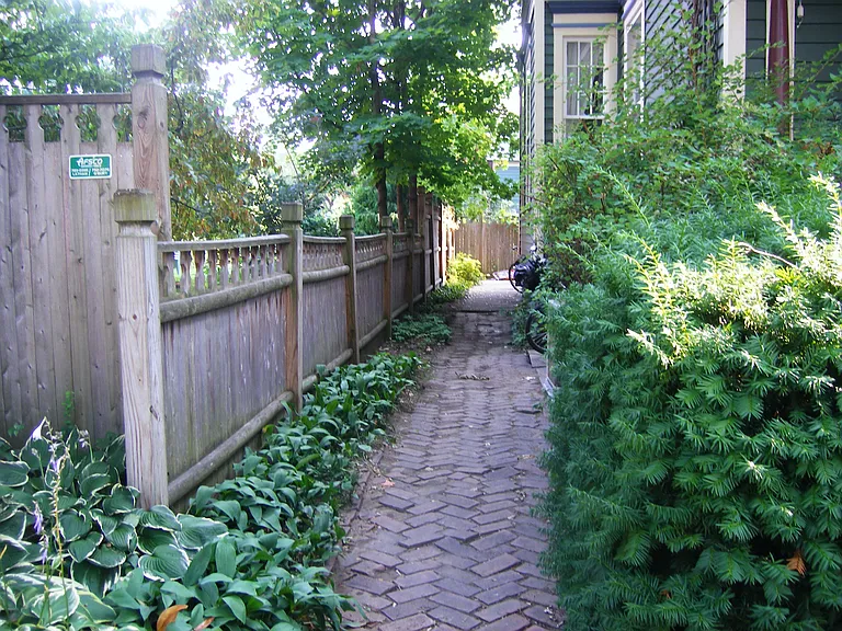 Spring St — Photo 35