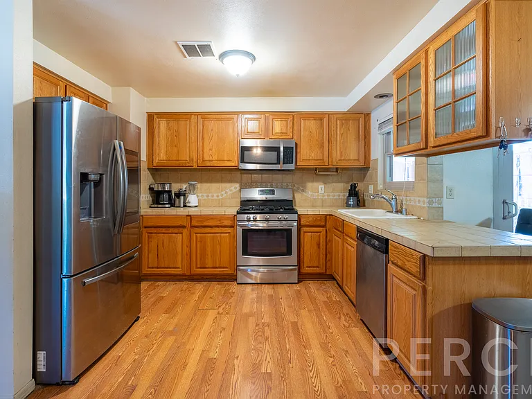 2510 E Devonshire Ave — Photo 9