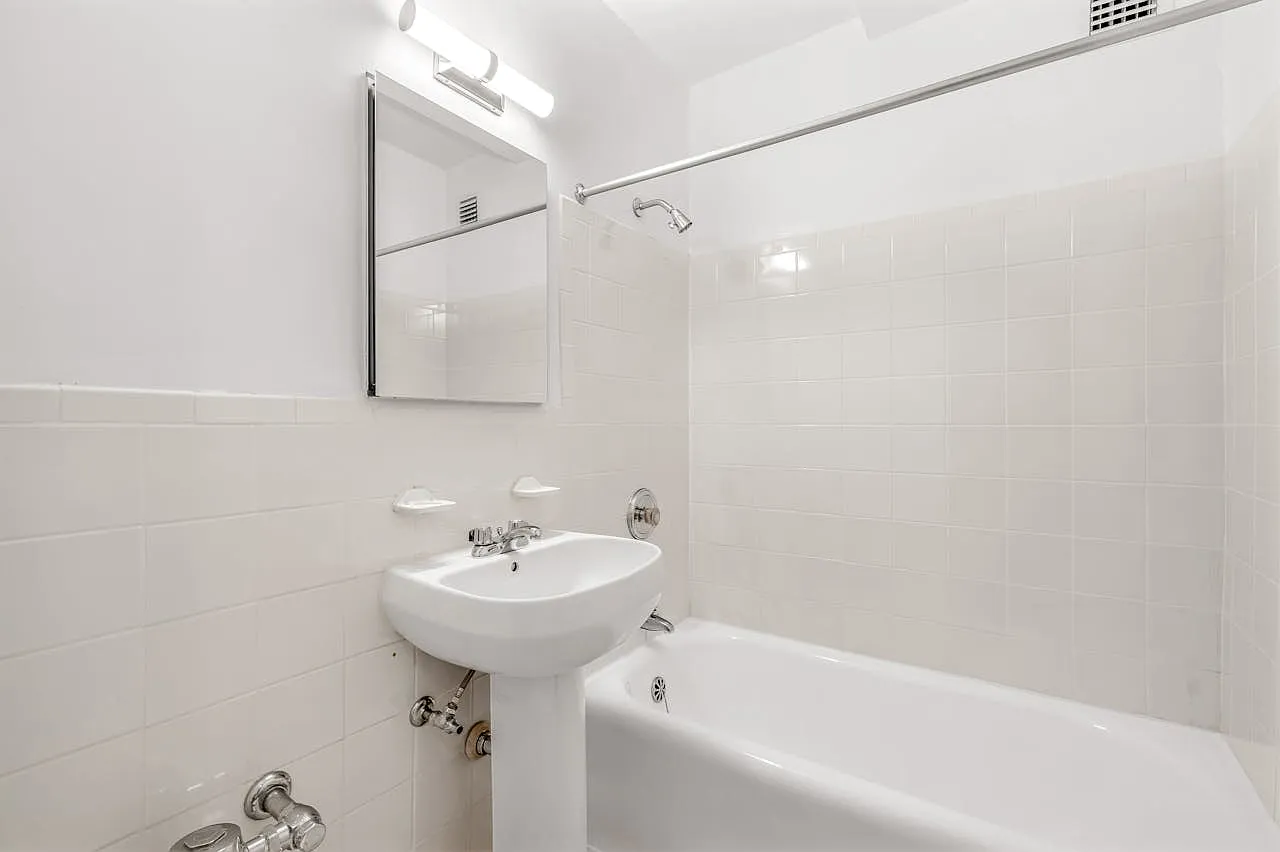 310 East 44th Street — Photo 4