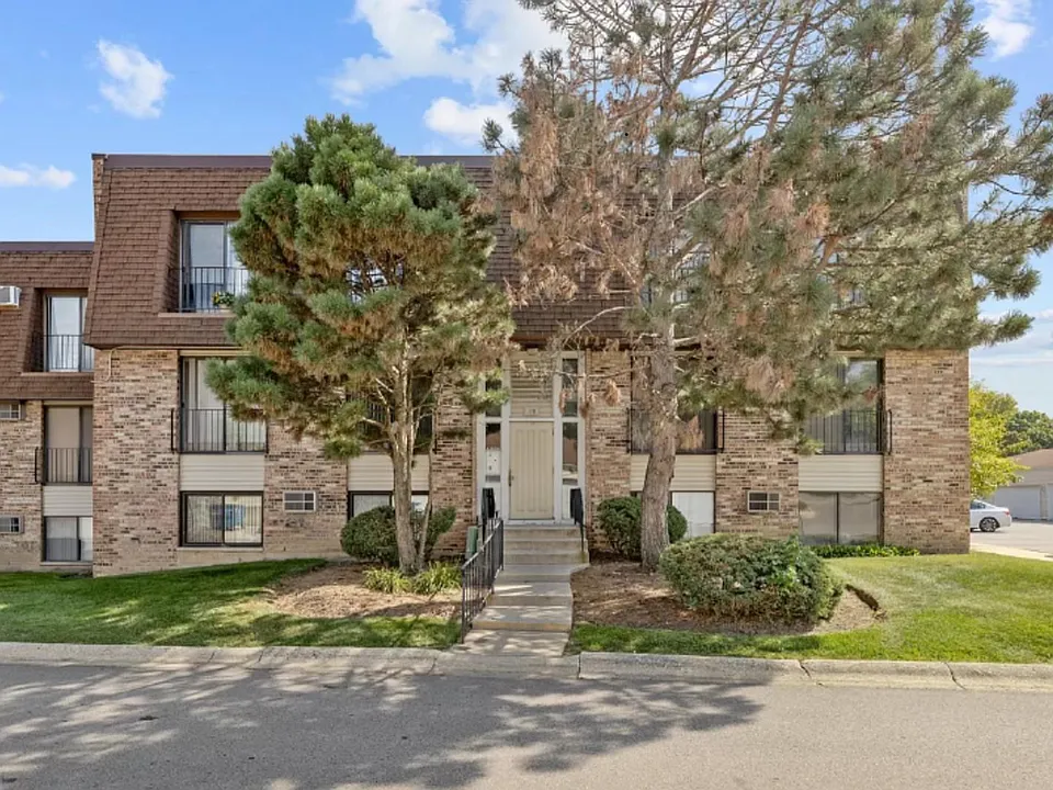 199 N Waters Edge Dr #202