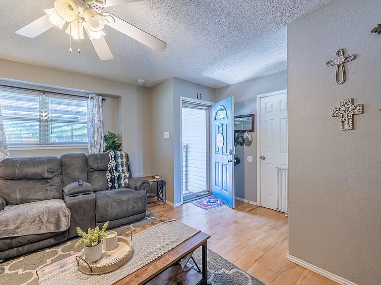 3413 Belmont Ave — Photo 22