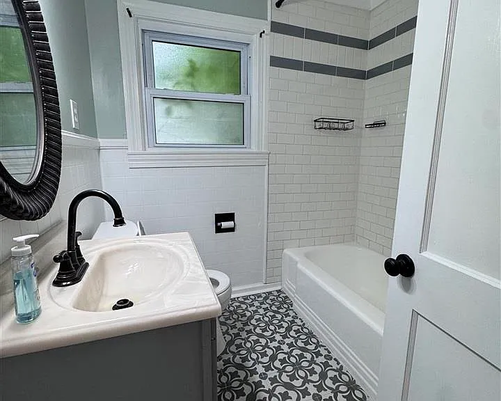 625 N Main St — Photo 14